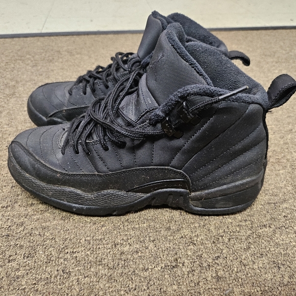 Air Jordan 12 Winterized Black Size 6y - Picture 7 of 7
